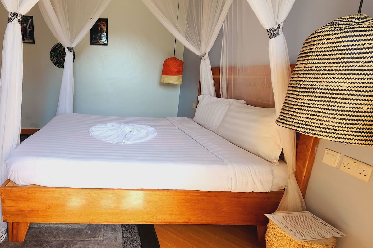 Habitación doble Deluxe, vista al patio | Escritorio, espacio para trabajar con laptop y wifi gratis