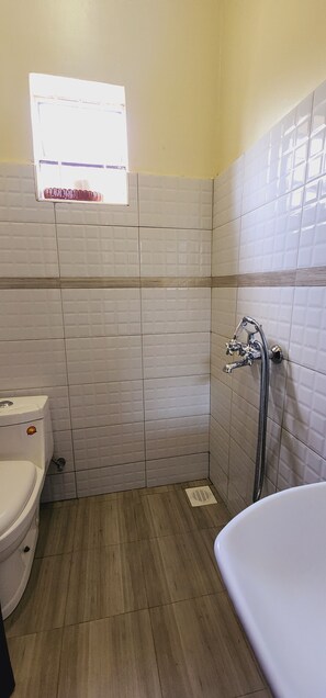 Basic Double Room | Bathroom | Shower, towels, soap, toilet paper - Njojo Guesthouse (Entebbe)