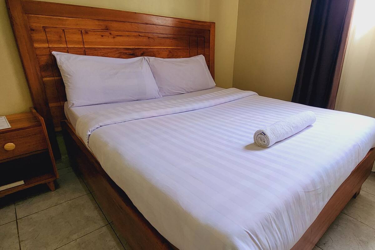 Habitación básica doble | Escritorio, espacio para trabajar con laptop y wifi gratis