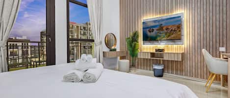 Bureau, fer et planche à repasser, Wi-Fi, draps fournis