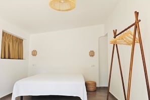 WiFi, bed sheets