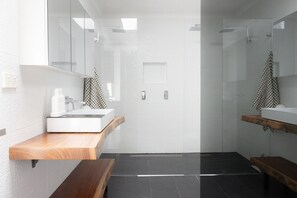 Hårtørrer, håndklæder, Sæbe, Shampoo