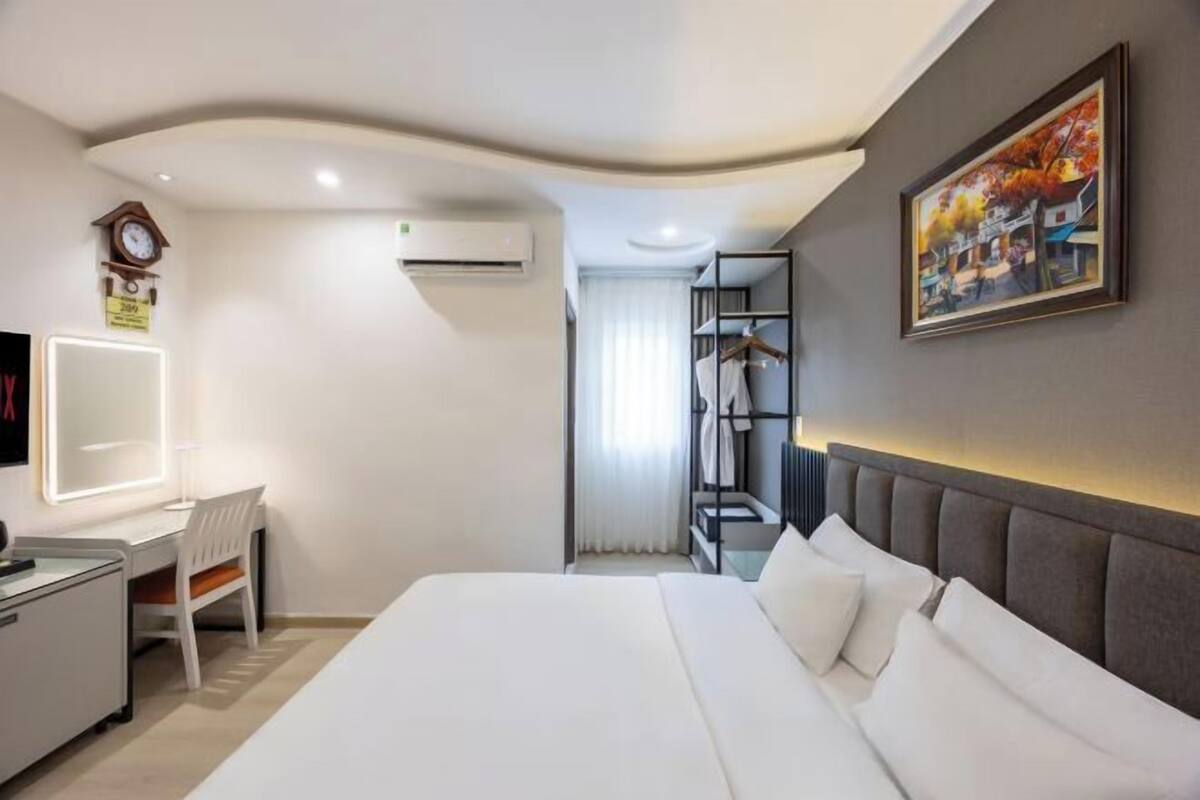 Minibar, in-room safe, iron/ironing board, free WiFi