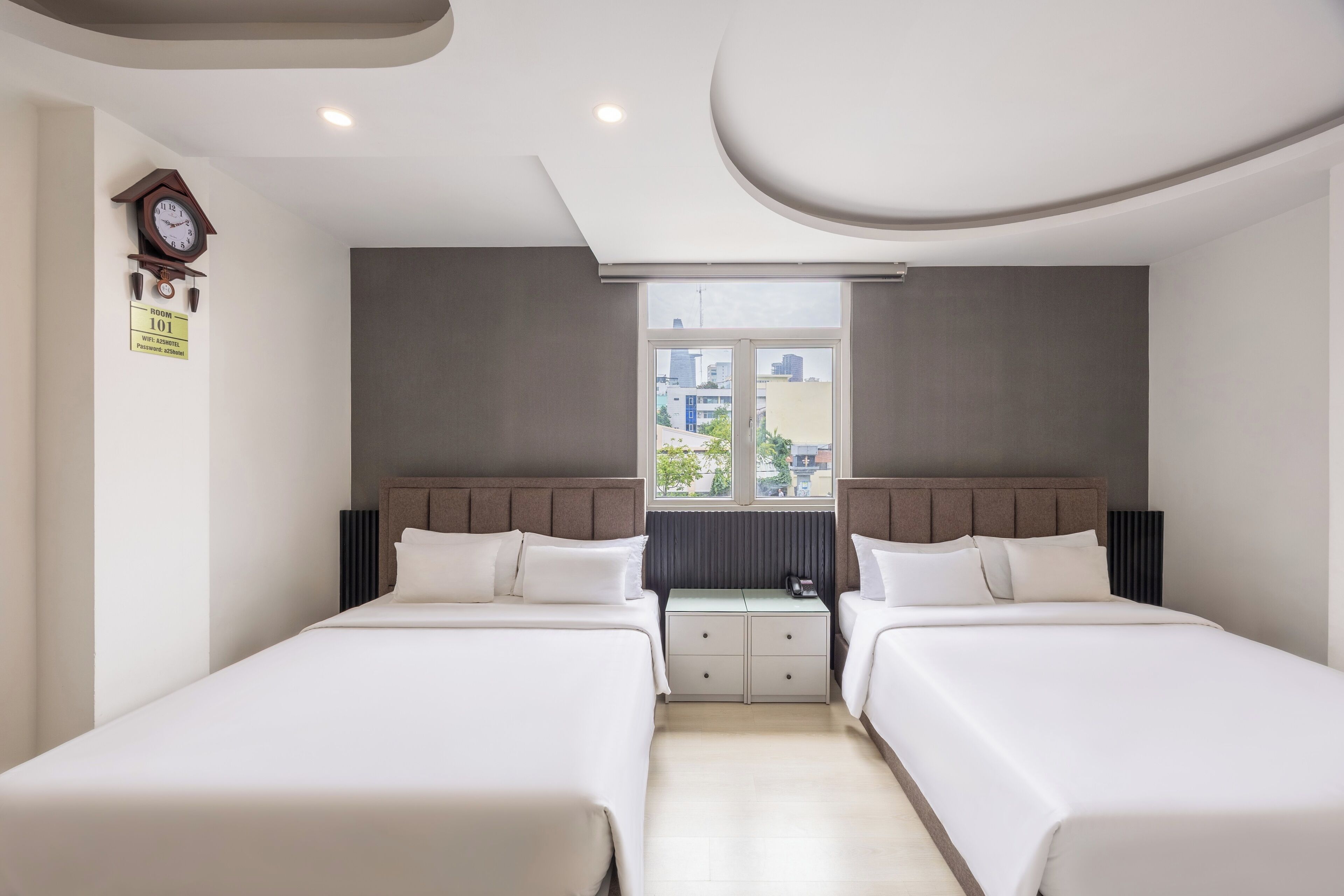 Chambre exécutive, 1 chambre, vue sur la ville | Minibar, coffre-fort, fer et planche à repasser, accès au Wi-Fi (inclus)