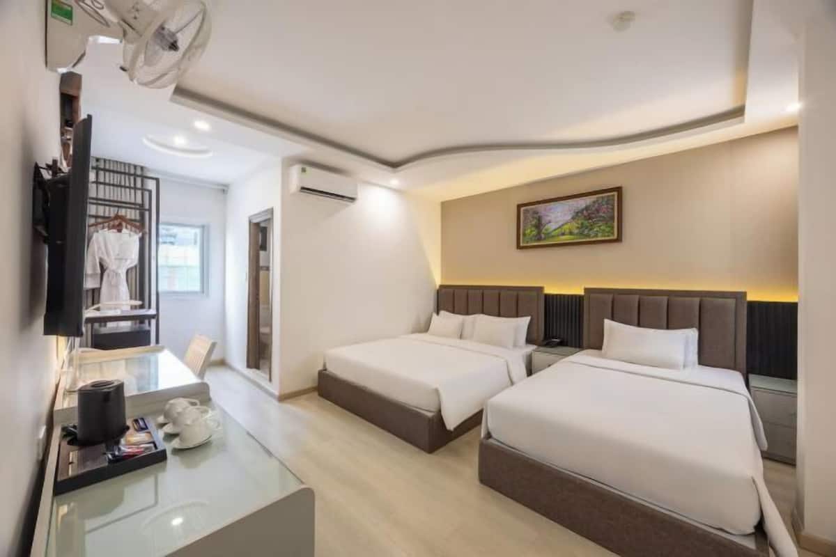 Minibar, in-room safe, iron/ironing board, free WiFi