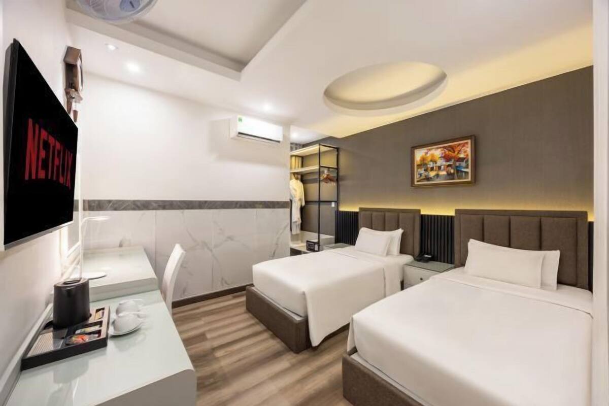 Minibar, in-room safe, iron/ironing board, free WiFi