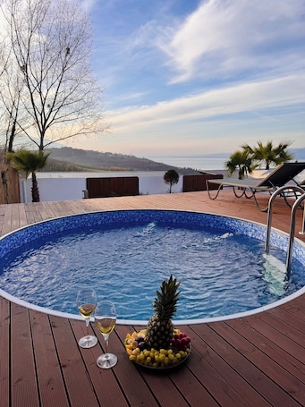 Deluxe Tiny Home Lake View | Lake view