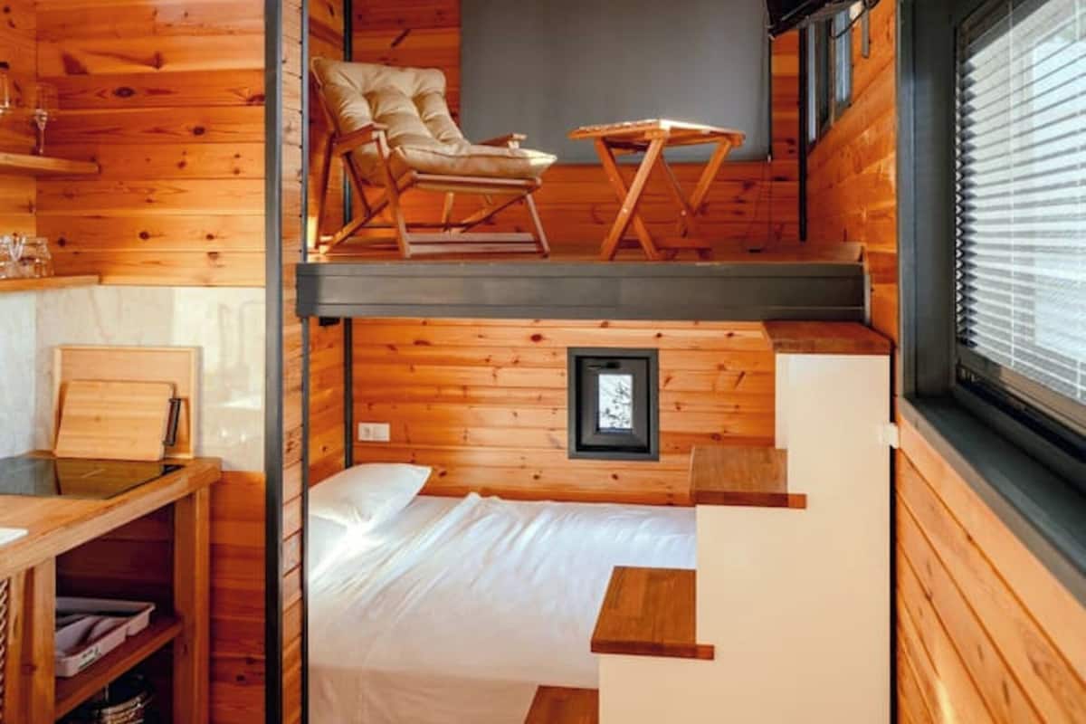 Minibar, escritorio, wifi gratis y decoración personalizada