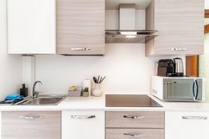 Lejlighed - balkon | Privat køkken | Espressomaskine, kaffe-/temaskine, elkedel, brødrister