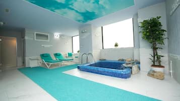Sauna, Whirlpool, Dampfbad, Warmsteinmassagen, Tiefengewebe-Massagen