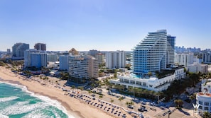 Una playa cerca
