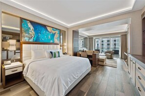 Desk, iron/ironing board, WiFi, bed sheets