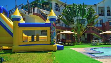 Children’s play area – outdoor