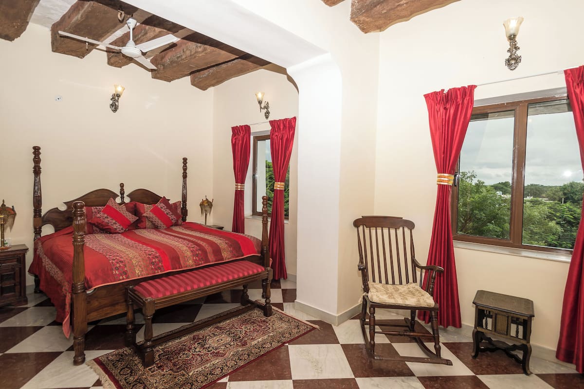 Deluxe Room | Bathroom | Free toiletries, bathrobes, slippers, soap