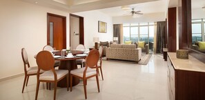 Familienapartment, 2 Schlafzimmer (with Study) | Esszimmer