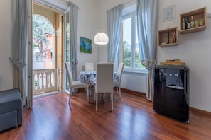 Apartment, Balcony, City View | Ruang makan