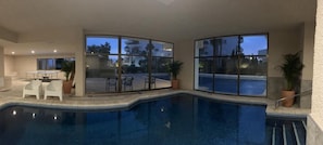 Piscine couverte, piscine extérieure