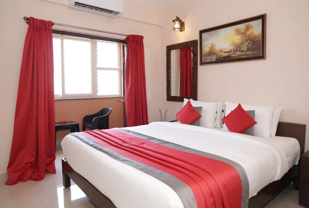 Premium bedding, in-room safe, soundproofing