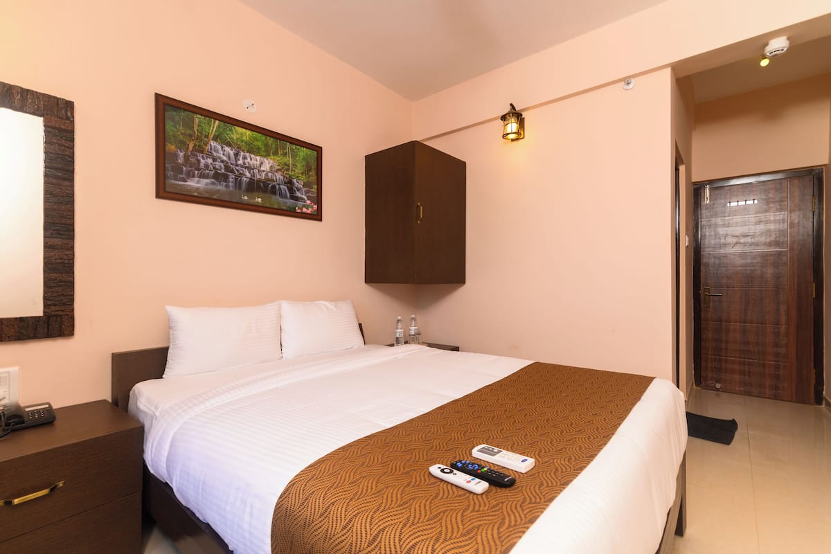 Standard Room | Premium bedding, in-room safe, soundproofing, iron/ironing board