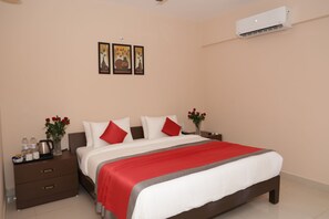 Studio Suite Junior | Seprai premium, brankas, kedap suara, dan setrika/meja setrika