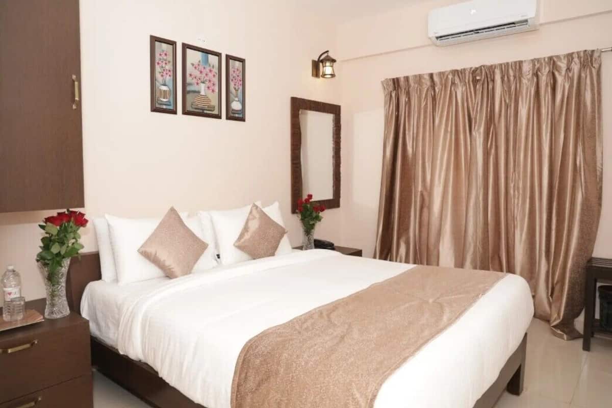 Premium bedding, in-room safe, soundproofing