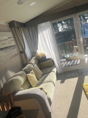 Cabin | Living area | Fireplace