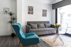 高级公寓, 2 间卧室 | 起居区 | 电视