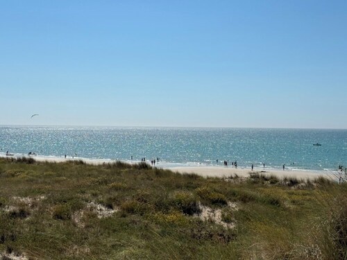 In the heart of town and 5 minutes from the beaches, Charentaise house