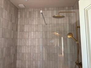 Dusche, Haartrockner, Bidet, Seife