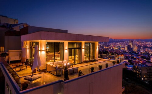 Cityscape Retreat: The View