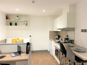 ستائر تعتيم وواي فاي مجانًا