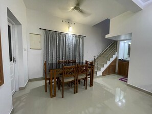 House | Tempat makan