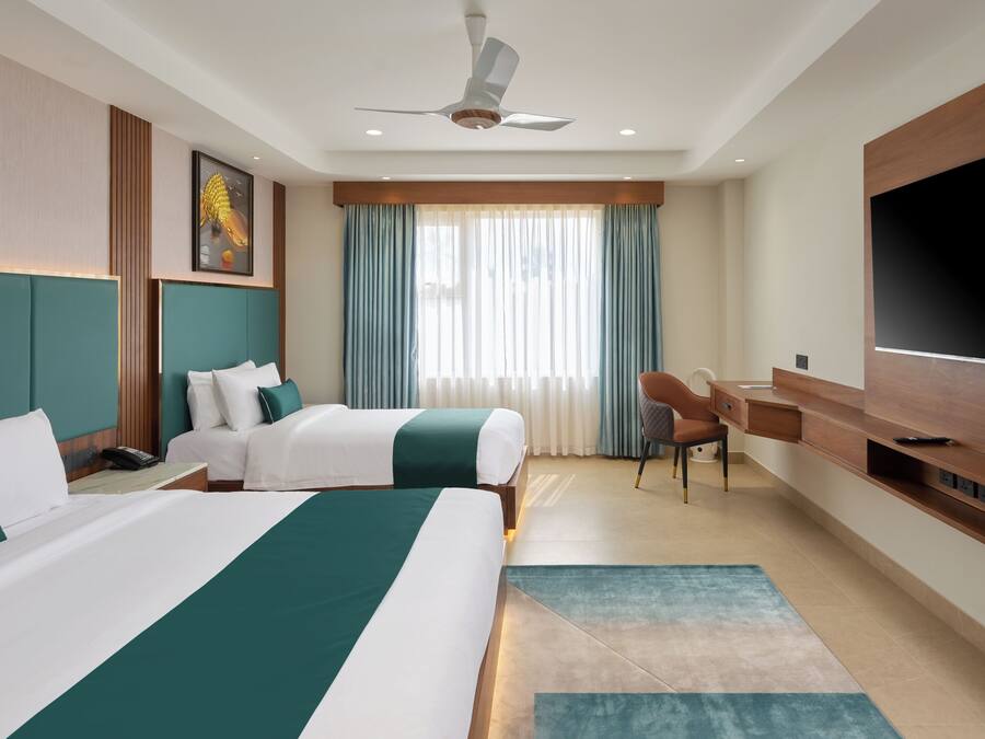 Family Triple Room, Multiple Beds | Premium bedding, pillowtop beds, in-room safe, desk