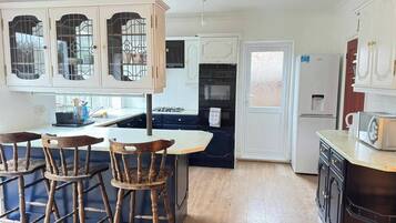 House | Private kitchen | Fridge, microwave, oven, stovetop