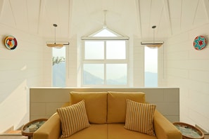 Premium Room | Egyptian cotton sheets, premium bedding, down duvets, memory-foam beds - Mountain Mama Resorts (Narendranagar)