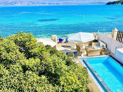 Beach House Christina with private heated pool