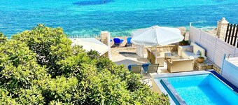 Beach House Christina with private heated pool