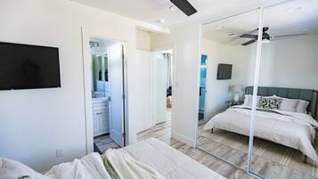 2 bedrooms, desk, iron/ironing board, travel cot