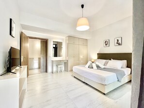 9 soverom, safe på rommet, strykejern/-brett og reiseseng for barn