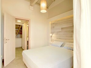 2 多间卧室、免费 WiFi、床单