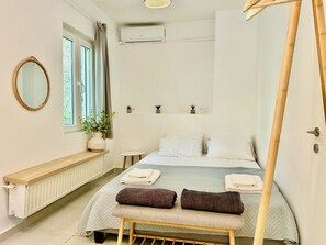 6 bedrooms, in-room safe, iron/ironing board, travel crib