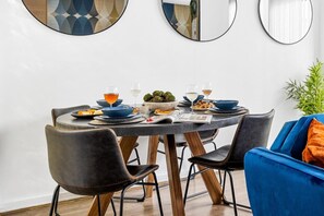 Apartment | Dining - Bullring Lux Suite- Netflix-free Parking-sleeps 6 (Birmingham)