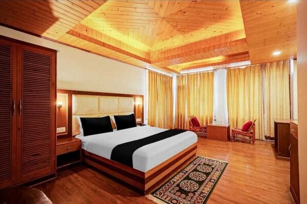 Classic Double Room, Balcony, City View | Room amenity