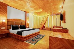 Classic Double Room, Balcony, City View | Hypo-allergenic bedding, free WiFi