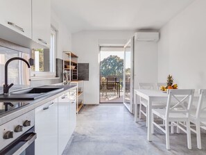 Oven, dishwasher, toaster, highchair - Stunning  villa for 8 guests with pool, WIFI, A/C, TV and terrace (Zadar)