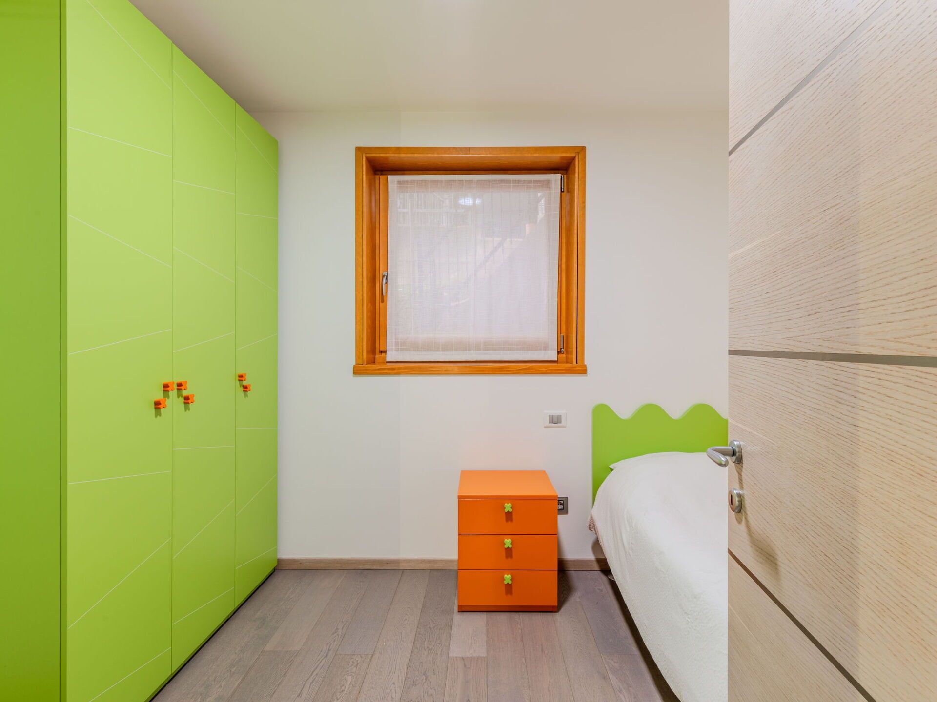 Flooring, Wood, Floor, Interior Design, Ceiling, Room, Wood Stain, Wood Flooring, Apartment, Cabinetry