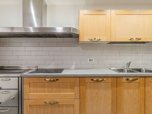 Oven, dishwasher