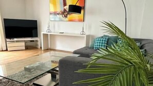 TV - A SERENE RETREAT & COMBINATION OF LUXURY, COMFORT, AND LOCATION-SAINT GERMAIN (Paris)
