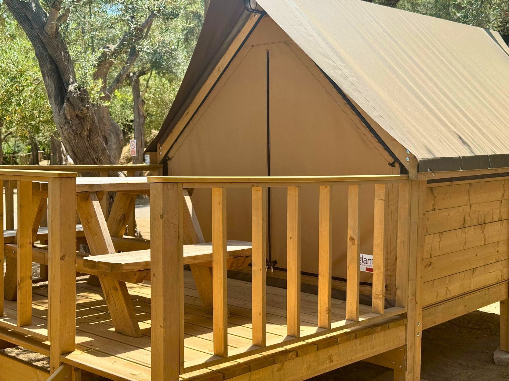 Basic Tent | WiFi, bed sheets