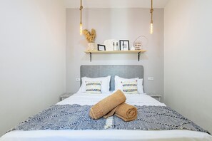 2 bedrooms, iron/ironing board, WiFi